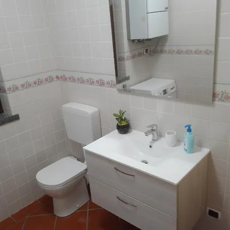 Сasa de vacaciones Casa Anna, Fantastica A 10 Minuti Dalle Isole Borromee Con Giardino Recintato, Posteggio Privato, Aria Condizionata, Animali Ammessi *