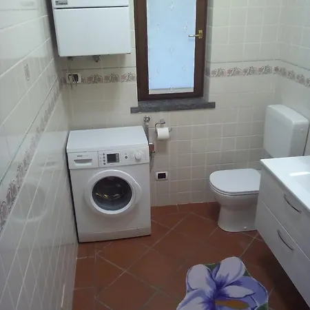 Сasa de vacaciones Casa Anna, Fantastica A 10 Minuti Dalle Isole Borromee Con Giardino Recintato, Posteggio Privato, Aria Condizionata, Animali Ammessi *